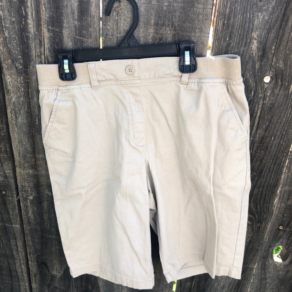 Izod khaki Bermuda short